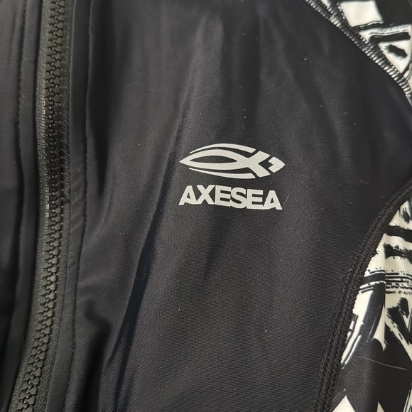 AXESEA Womens 10 Bathing Suit One Piece Swim Short Sleeve Zip front Black/White - Picture 7 of 10